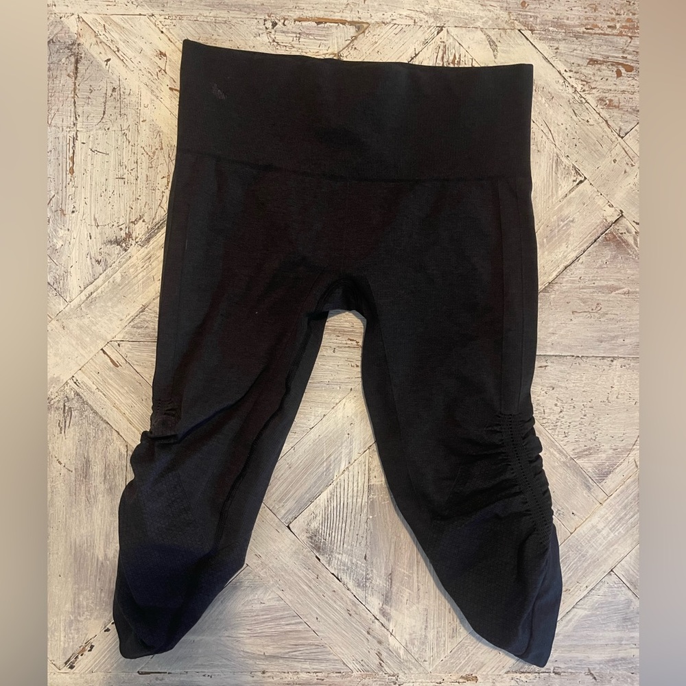 womens LULULEMONS super cropped leggings